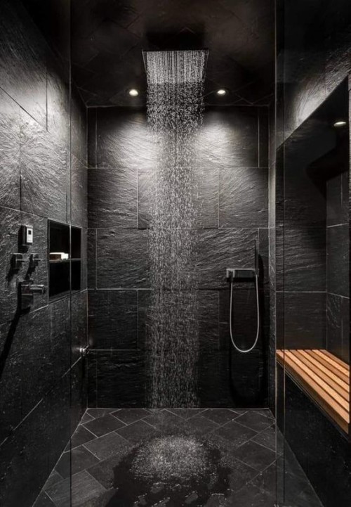 Una ducha oscura diseñada con Edilnet