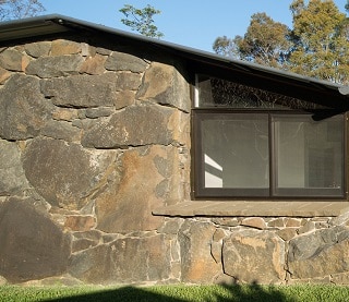 Foto de una fachada para reformar en una casa de piedra